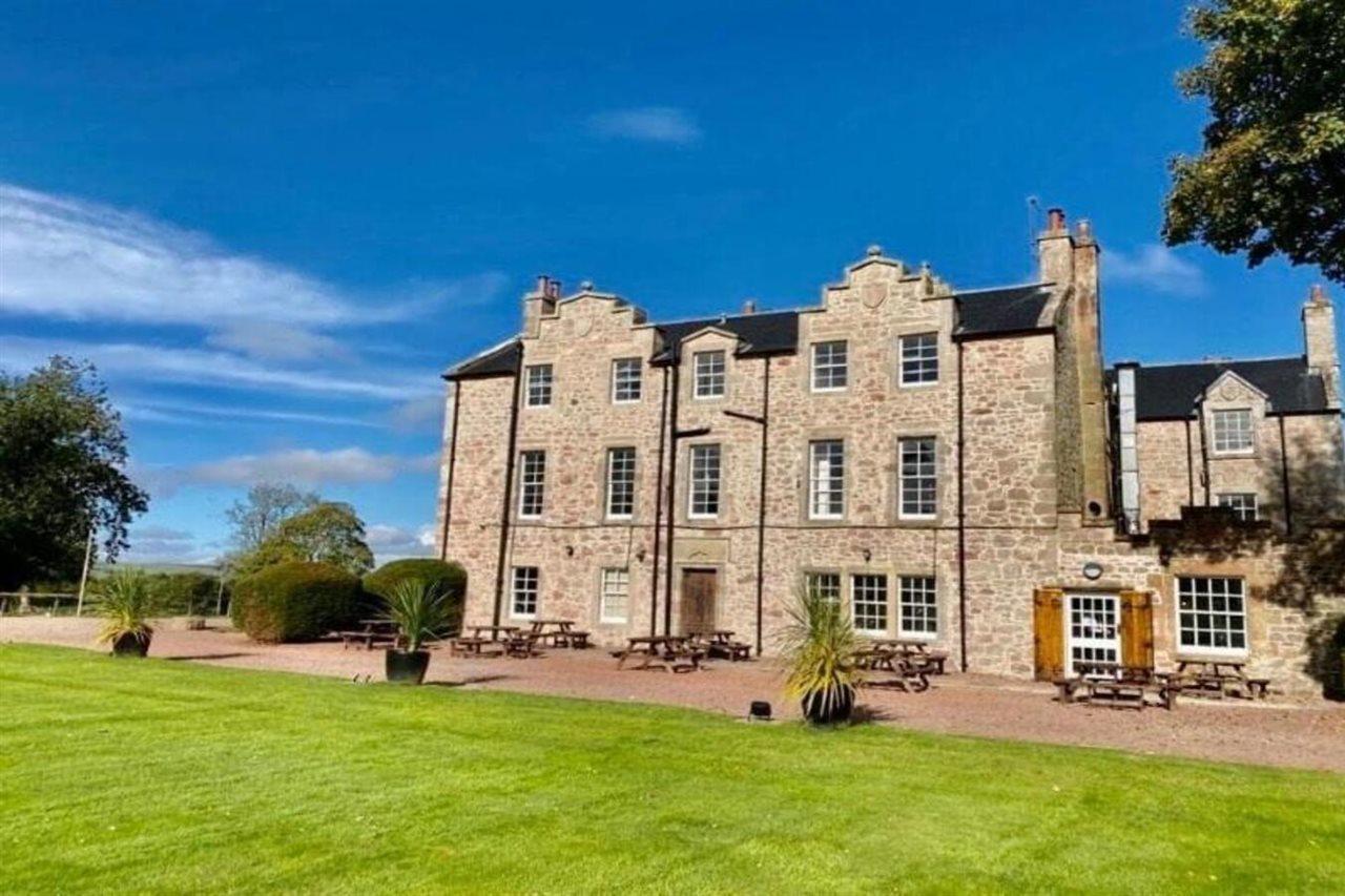 Shieldhill Castle Hotel Biggar Exterior photo